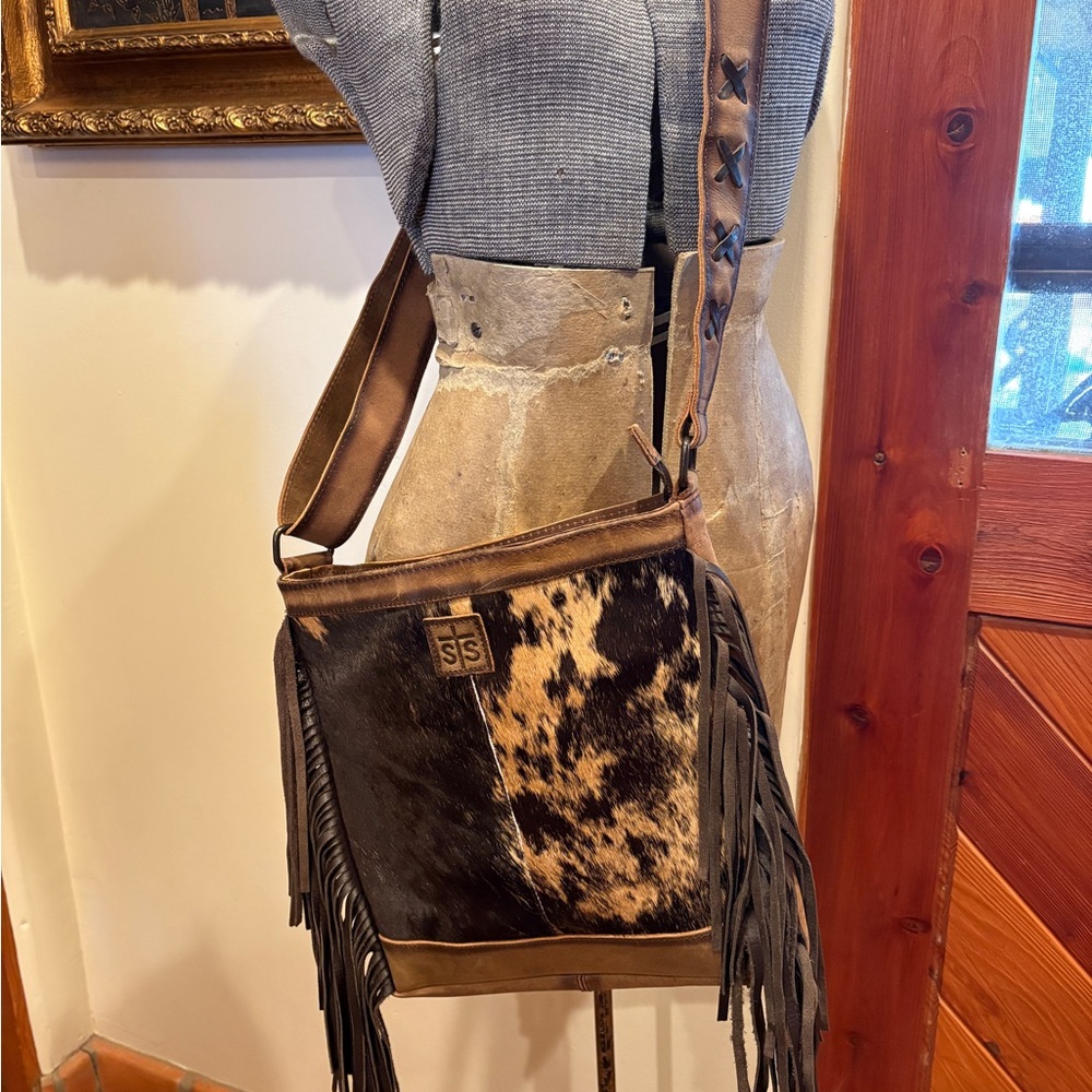 STS Ranchwear Brown and Black Cowhide Fringe Shoulder Bag - Picture 2 of 11